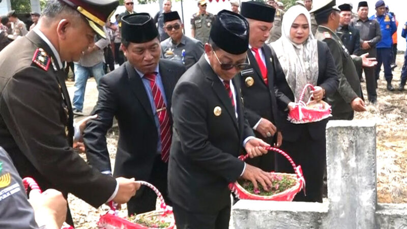 Peringatan Hari Pahlawan, Bupati Mura Inspektur Upacara Ziarah di TMP
