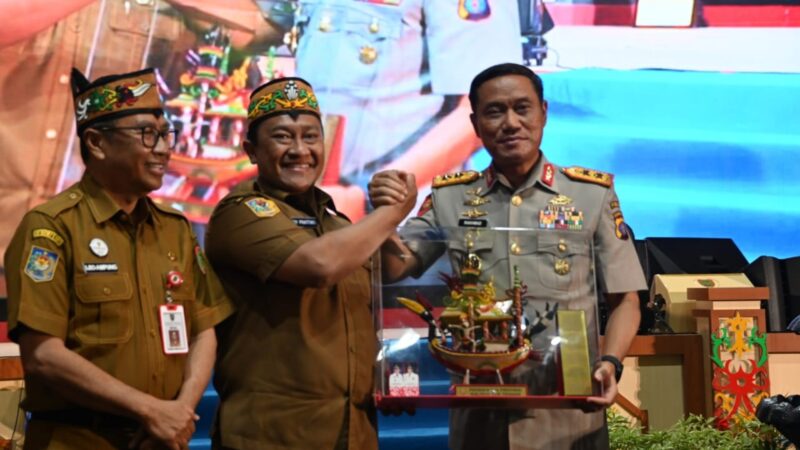 Wakil Gubernur Edy Pratowo Menghadiri Acara Kenal Pamit Wakapolda Kalteng