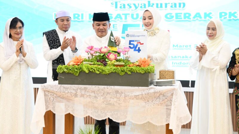 Gubernur dan Ketua TP PKK Kalteng Hadiri Peringatan HKG PKK ke-54