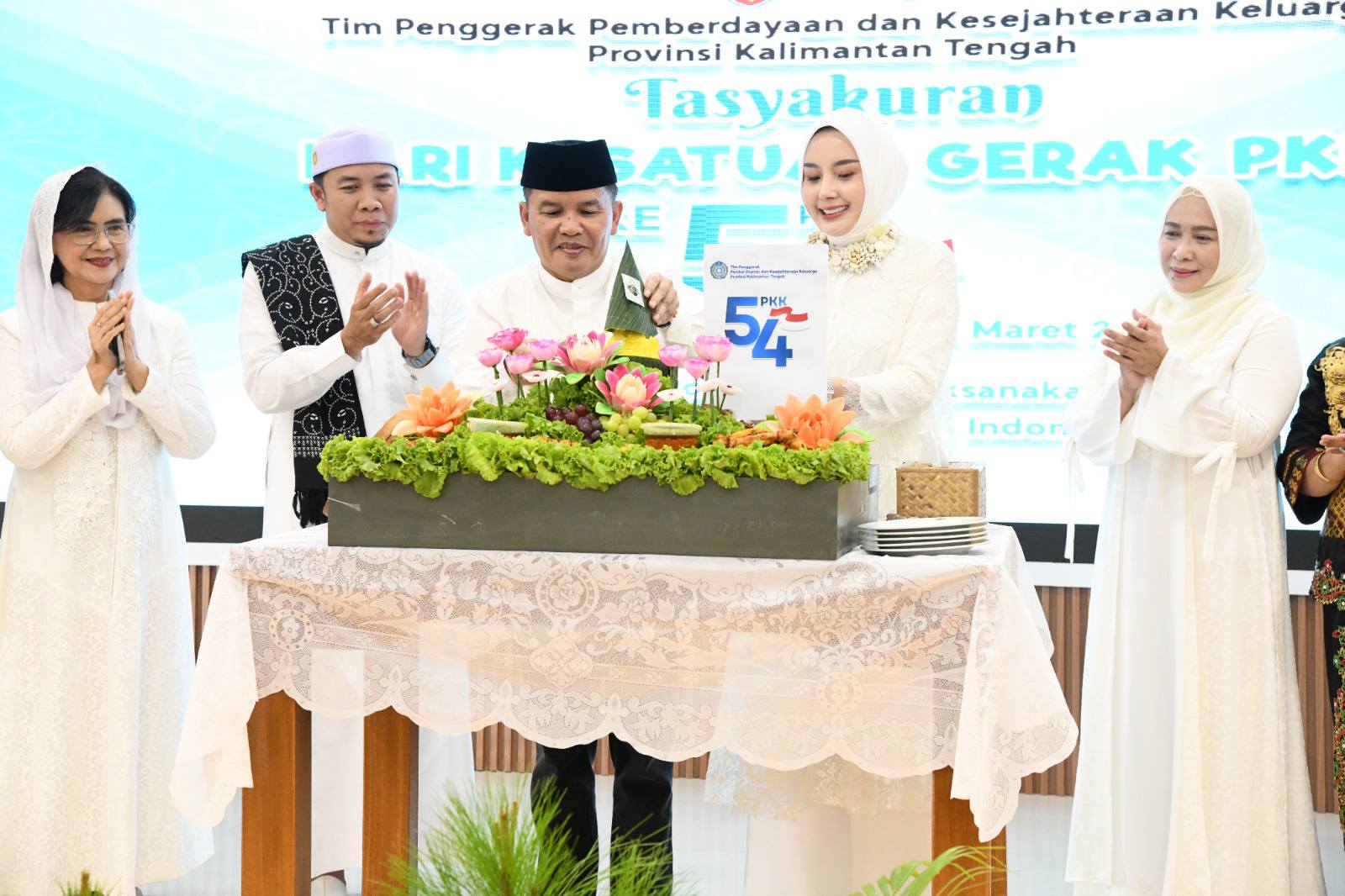Gubernur dan Ketua TP PKK Kalteng Hadiri Peringatan HKG PKK ke-54