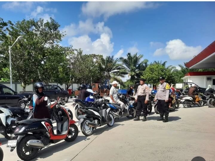Cegah Penyalahgunaan BBM Polsek Kumai Patroli dan Beri lmbauan di SPBU