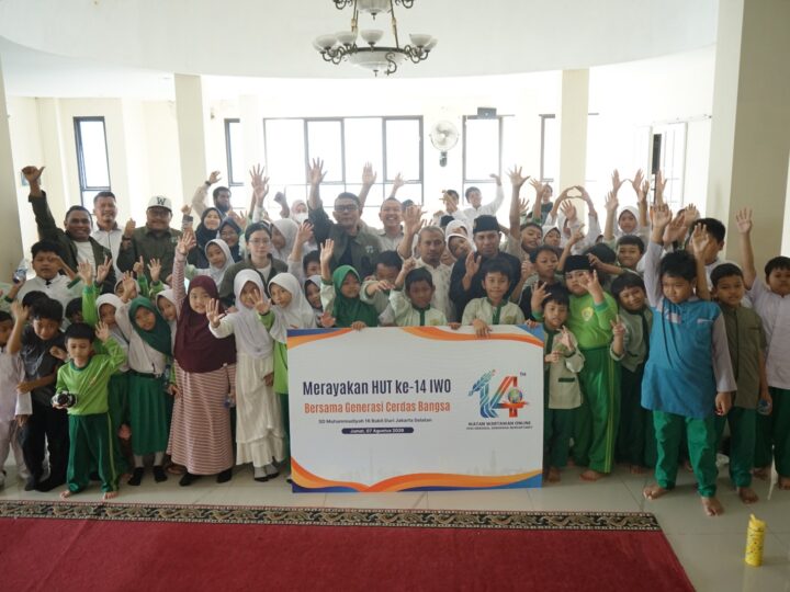 HUT IWO KE 14, PP IWO BAGIKAN BEA SISWA UNTUK 8 SISWA SD MUHAMMADIYAH 16 BUKIT DURI JAKSEL