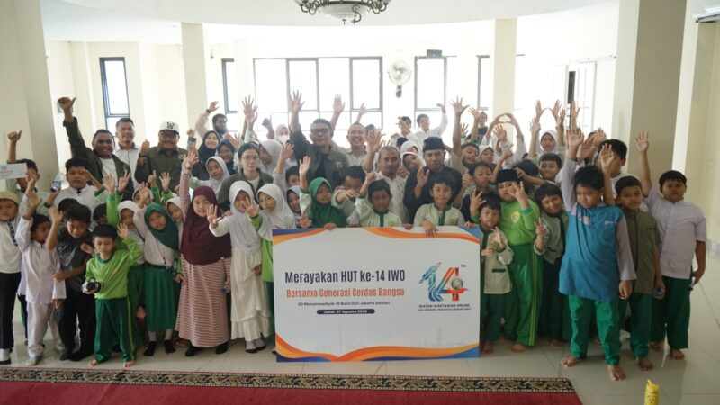 HUT IWO KE 14, PP IWO BAGIKAN BEA SISWA UNTUK 8 SISWA SD MUHAMMADIYAH 16 BUKIT DURI JAKSEL