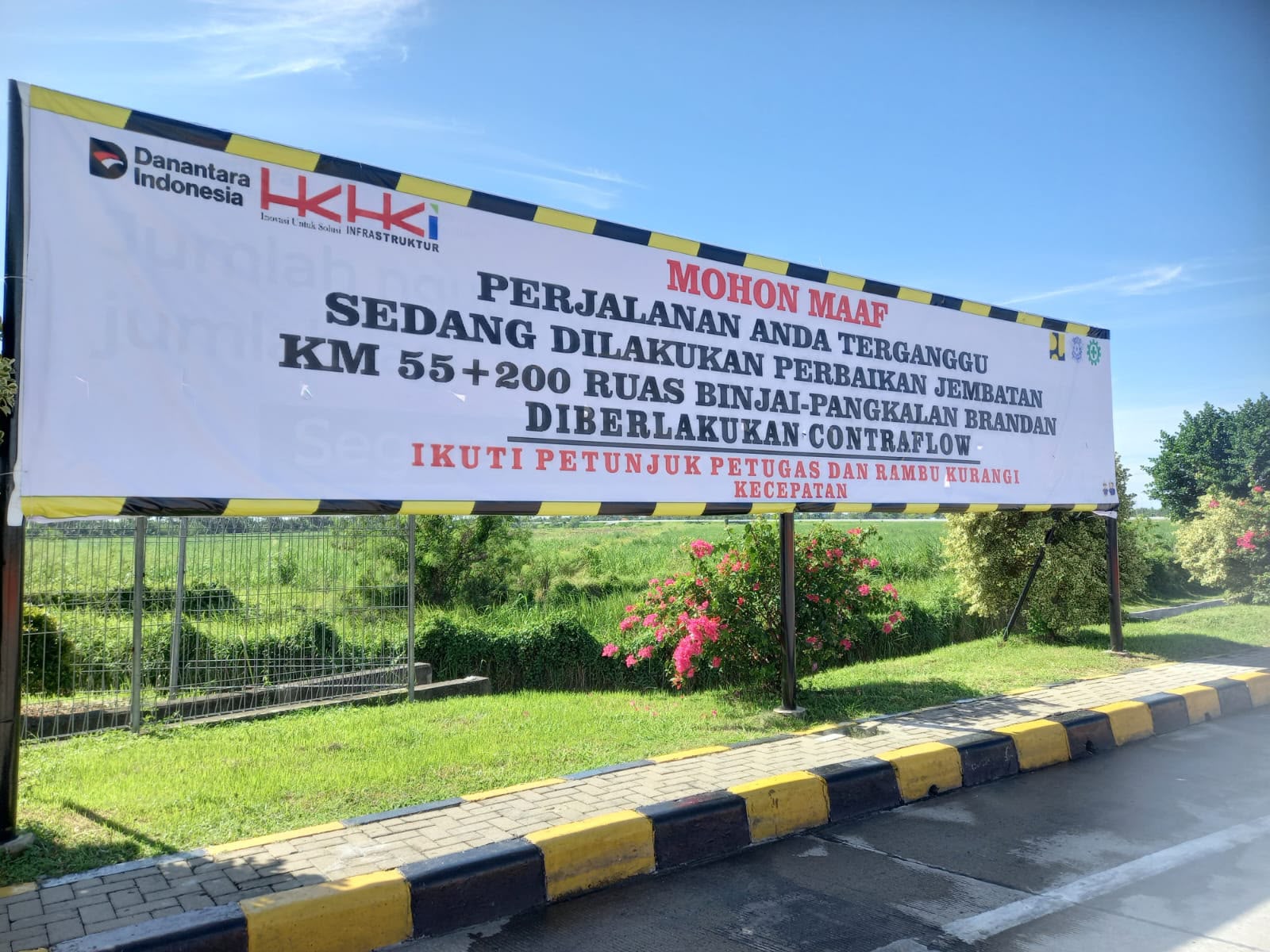 PT. HUTAMA KARYA (PERSERO) UJI COBA CONTRAFLOW RUAS TOL KM55  BINJAI-LANGSA